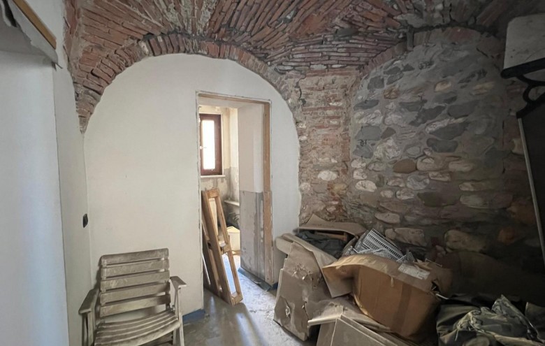 Magazzino in vendita a Carrara