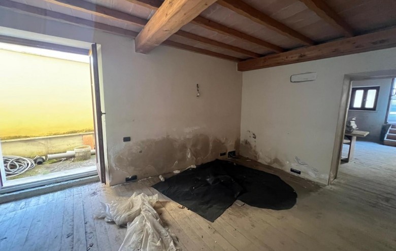 Magazzino in vendita a Carrara