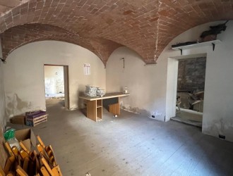 Magazzino in vendita a Avenza