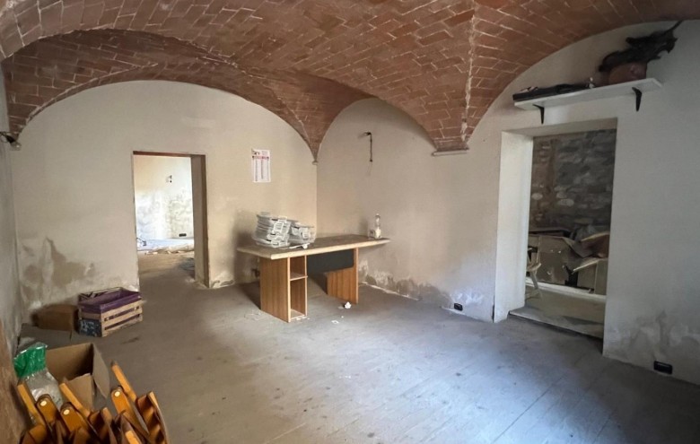 Magazzino in vendita a Carrara