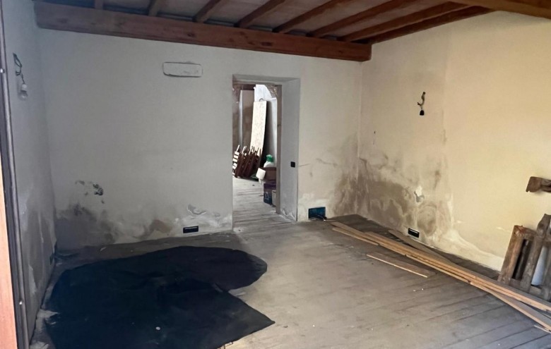 Magazzino in vendita a Carrara