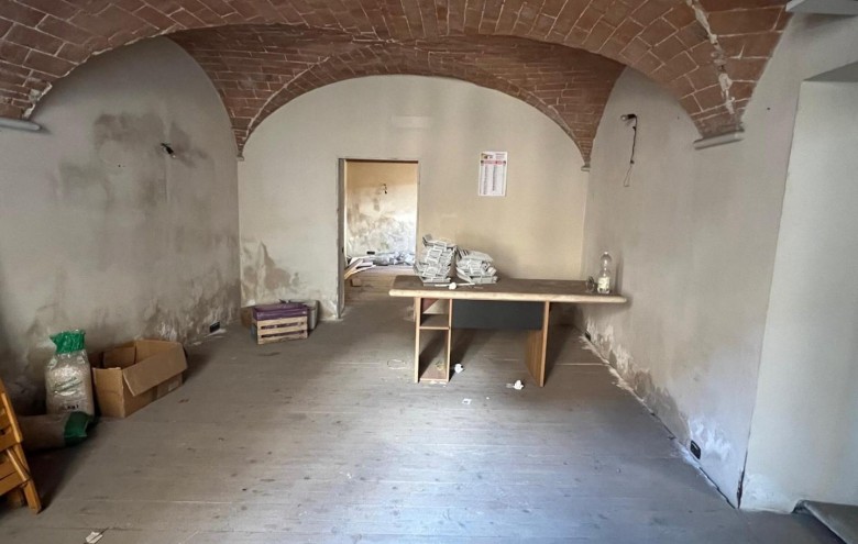 Magazzino in vendita a Carrara