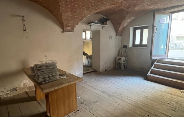 Magazzino in vendita a Carrara