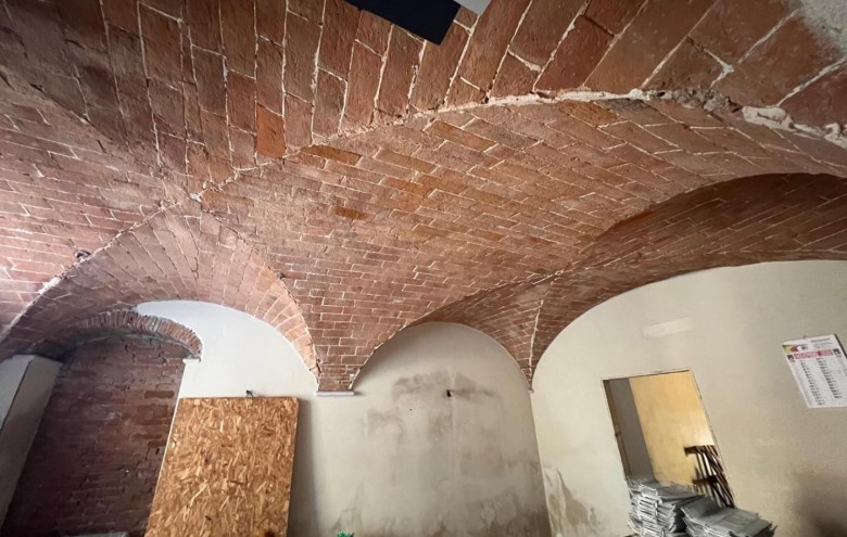 Magazzino in vendita a Carrara