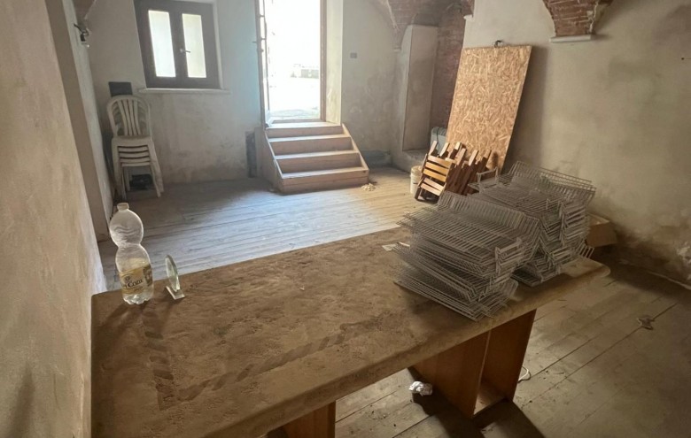 Magazzino in vendita a Carrara
