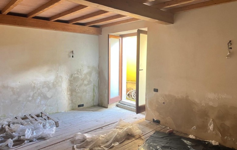 Magazzino in vendita a Carrara