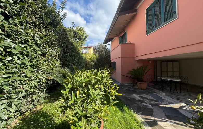 Villa singola in vendita a Carrara