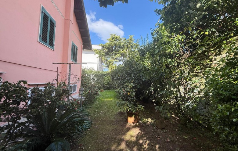 Villa singola in vendita a Carrara