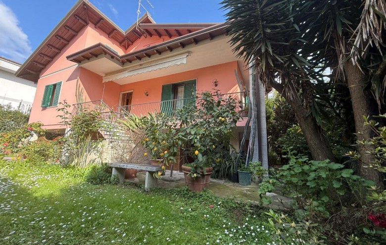 Villa singola in vendita a Carrara