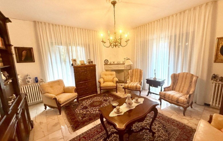 Villa singola in vendita a Carrara