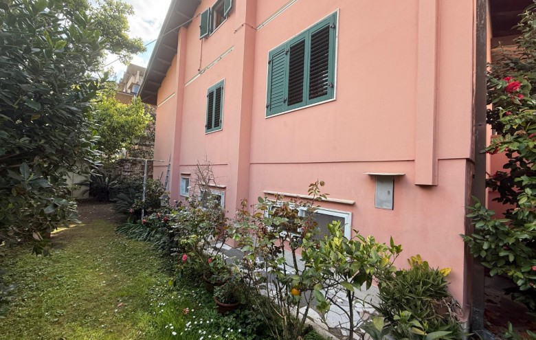 Villa singola in vendita a Carrara