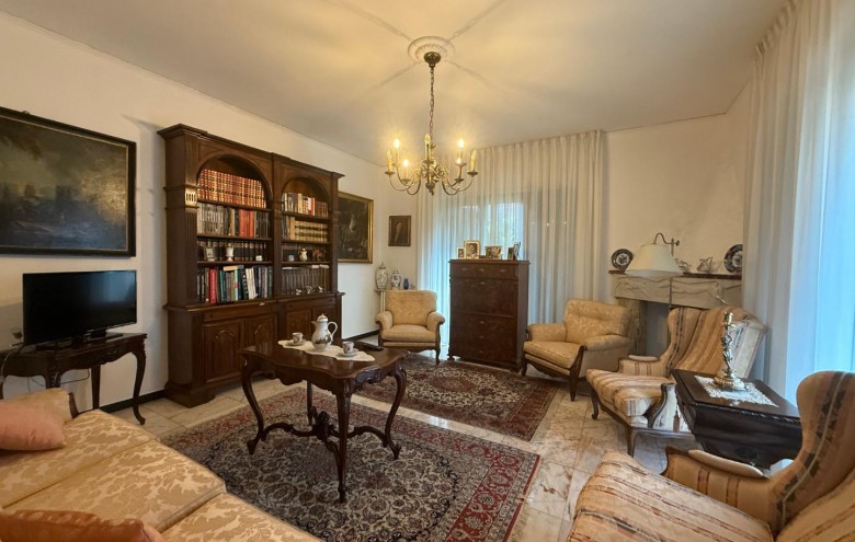 Villa singola in vendita a Carrara