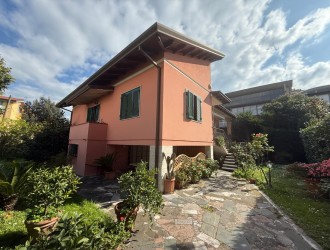 Villa singola in vendita a Marina di Carrara