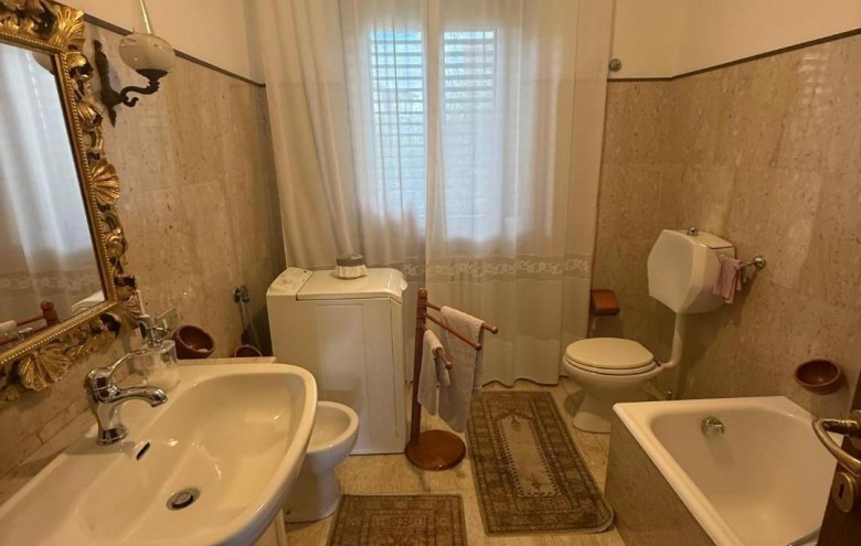 Villa singola in vendita a Carrara