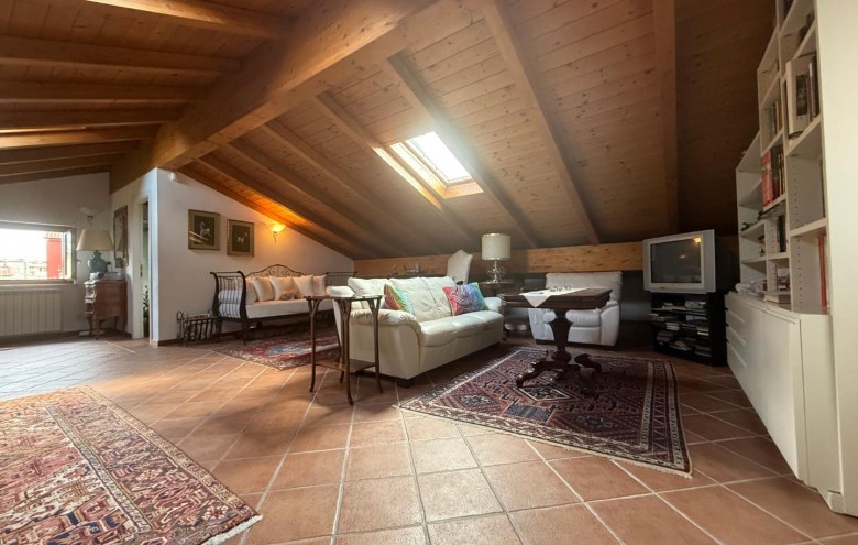 Villa singola in vendita a Carrara