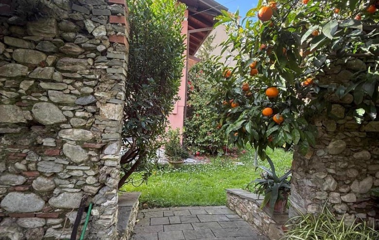 Villa singola in vendita a Carrara