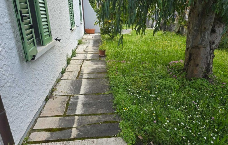 Villa singola in vendita a Carrara