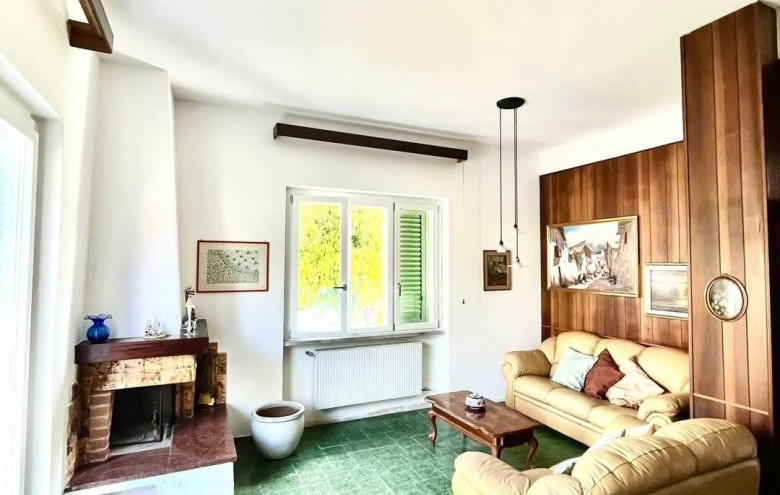 Villa singola in vendita a Carrara