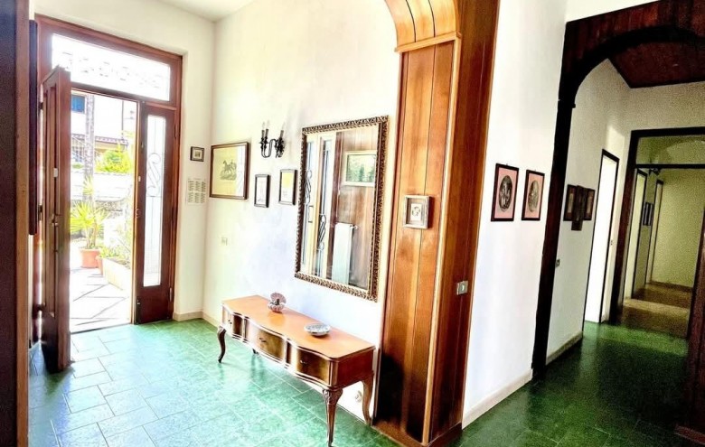 Villa singola in vendita a Carrara