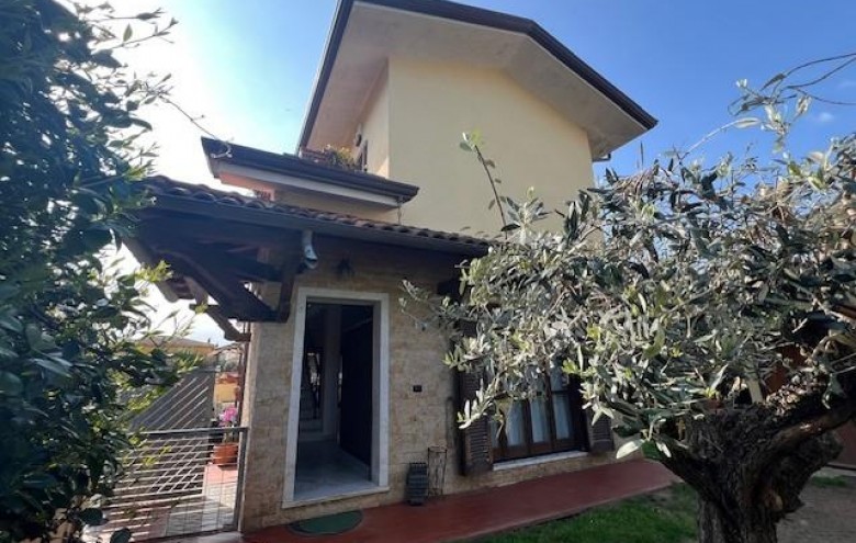Villa singola in vendita a Massa