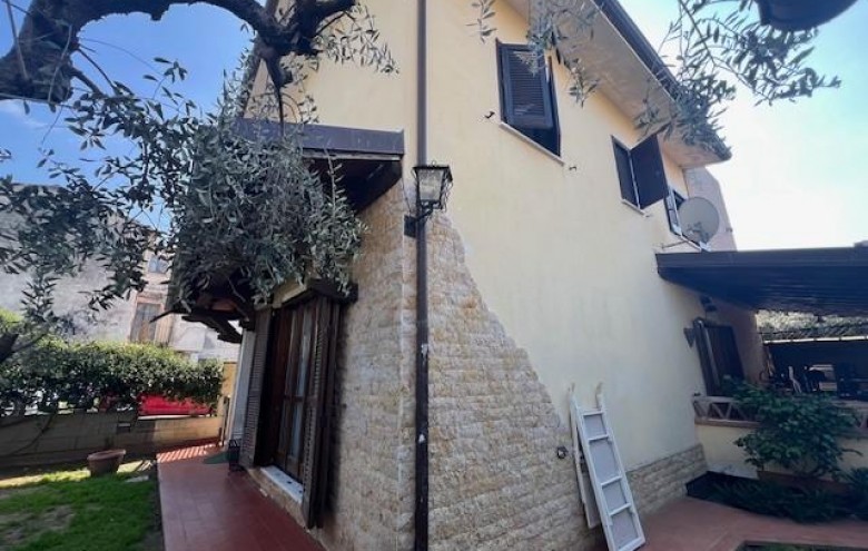 Villa singola in vendita a Massa