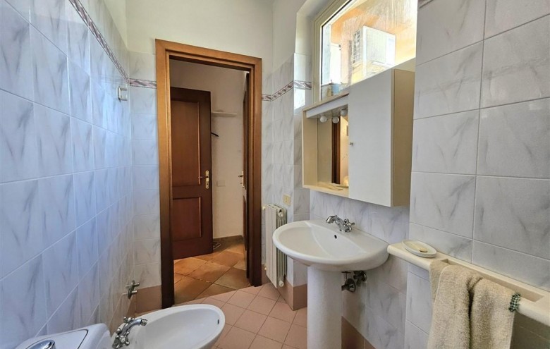 Bifamiliare in vendita a Massa