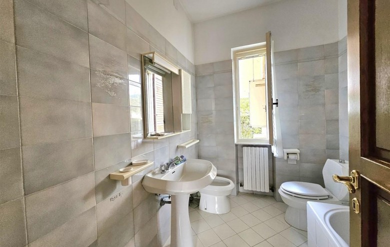 Bifamiliare in vendita a Massa