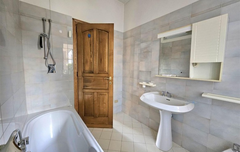 Bifamiliare in vendita a Massa