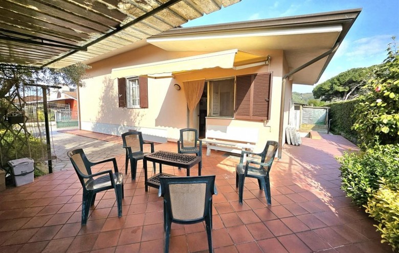 Bifamiliare in vendita a Massa