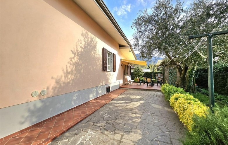 Bifamiliare in vendita a Massa