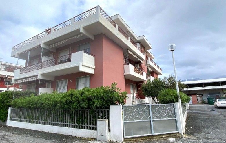 Appartamento in vendita a Carrara