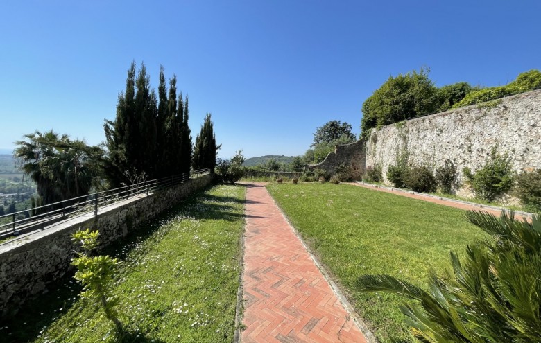 Villa singola in vendita a Camaiore