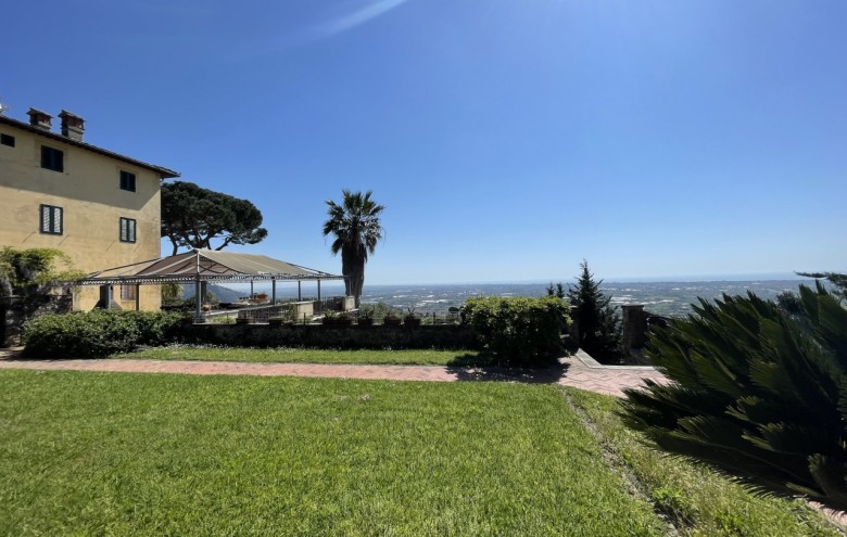 Villa singola in vendita a Camaiore