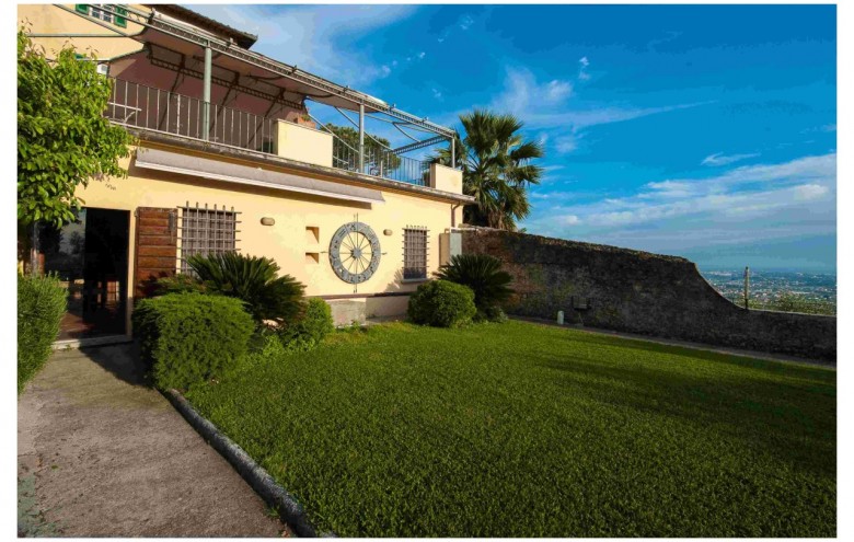 Villa singola in vendita a Camaiore