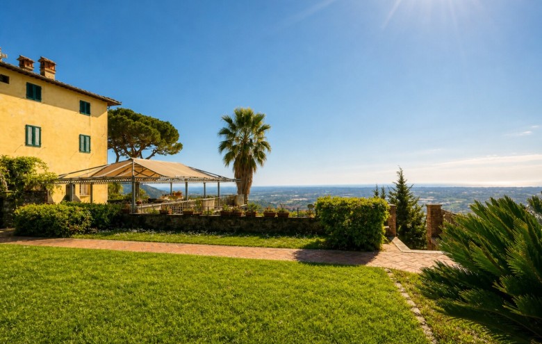 Villa singola in vendita a Camaiore