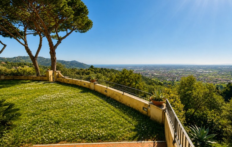 Villa singola in vendita a Camaiore