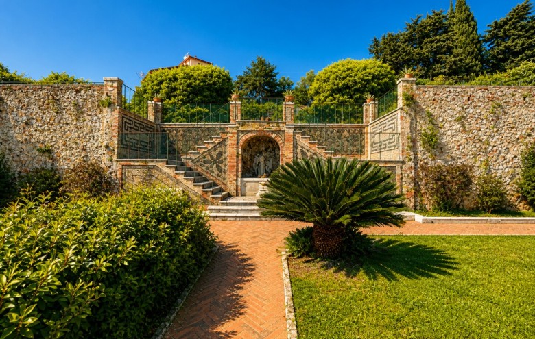 Villa singola in vendita a Camaiore