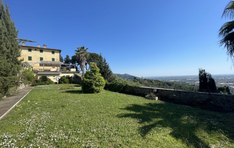 Villa singola in vendita a Camaiore