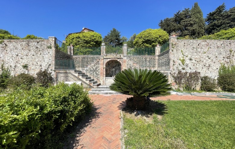 Villa singola in vendita a Camaiore