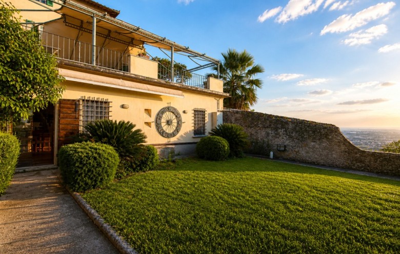 Villa singola in vendita a Camaiore