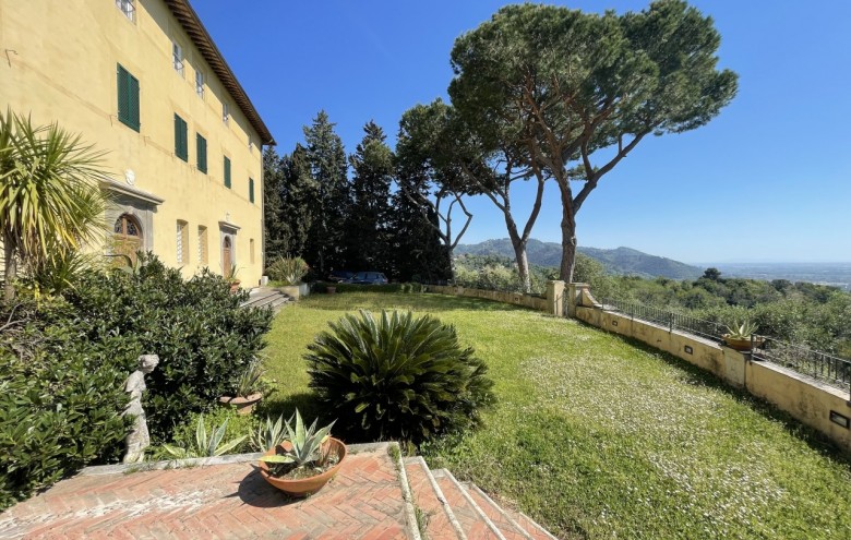 Villa singola in vendita a Camaiore