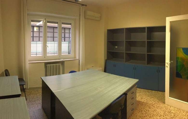 Ufficio in vendita a Massa