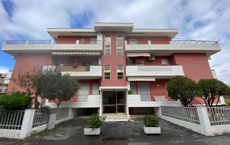 Appartamento in affitto a Carrara