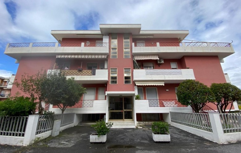 Appartamento in affitto a Carrara