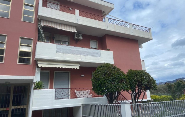 Appartamento in affitto a Carrara