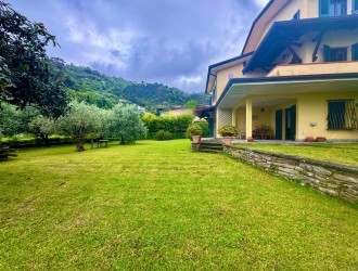 Bifamiliare in vendita a Montignoso