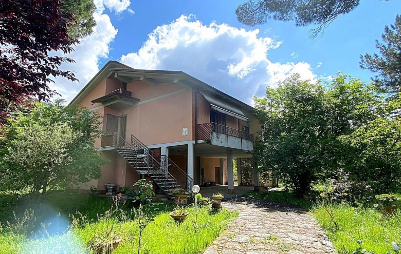 Villa singola in vendita a Massa