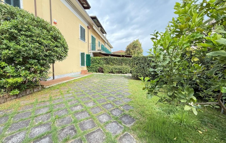 Appartamento in vendita a Massa