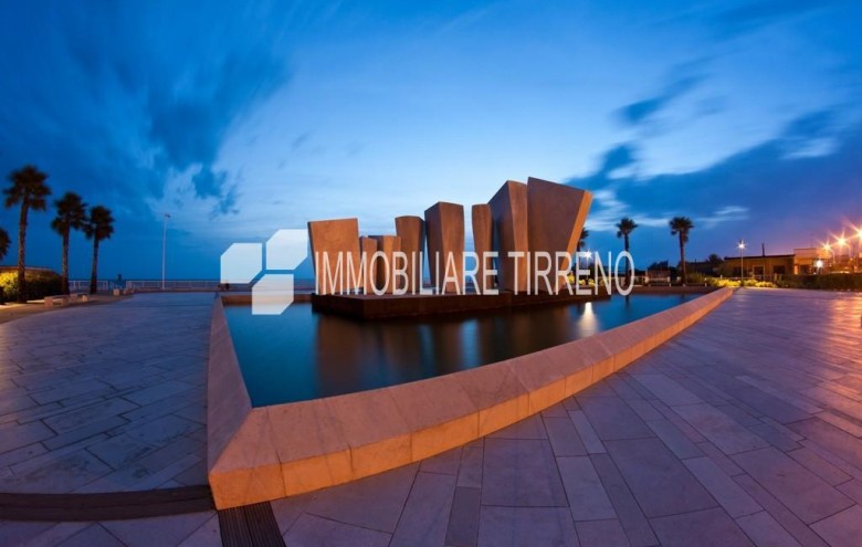 Fondo Commerciale in vendita a Massa