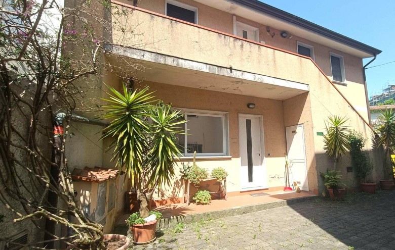 Villa singola in vendita a Massa